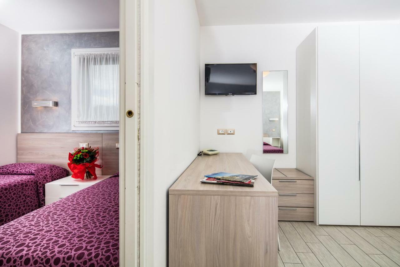 Hotel Ambassador Meuble 리그나노 사비아도로 외부 사진